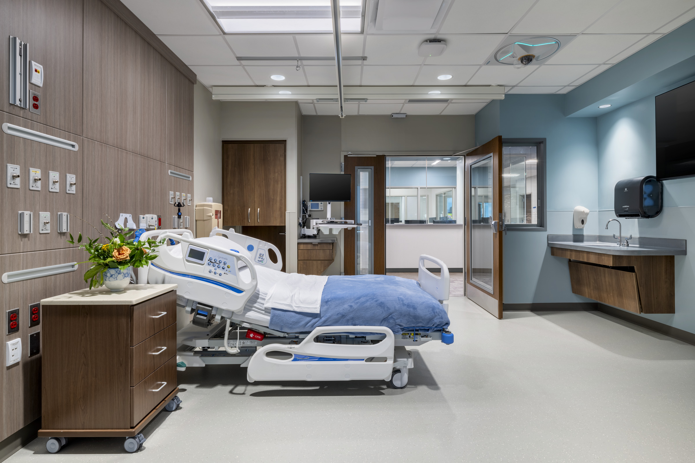 Carilion Roanoke Memorial Hospital Outlines Stacking Strategy To Expand Cardiovascular, ED Services On Campus, slide 6